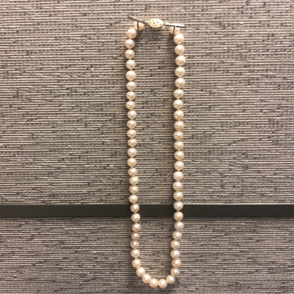 Single Strand Pearl Choker Necklace *TEMP SALE 09/18 - Picture 2 of 4